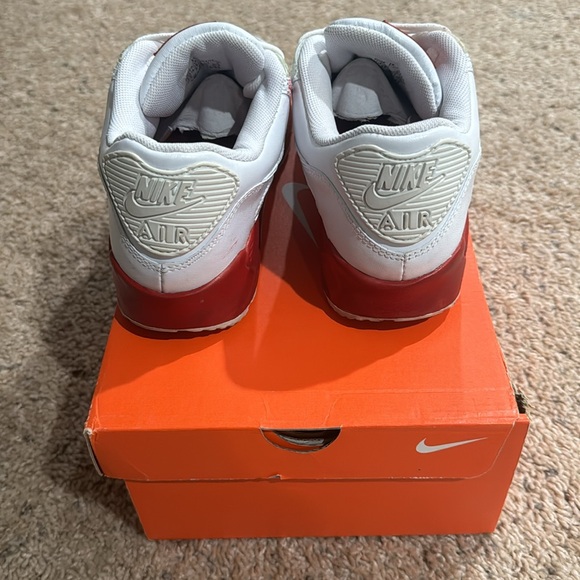 Air Max 90 white with red sole, men’s size 7.5, women’s size 9 - Picture 3 of 5